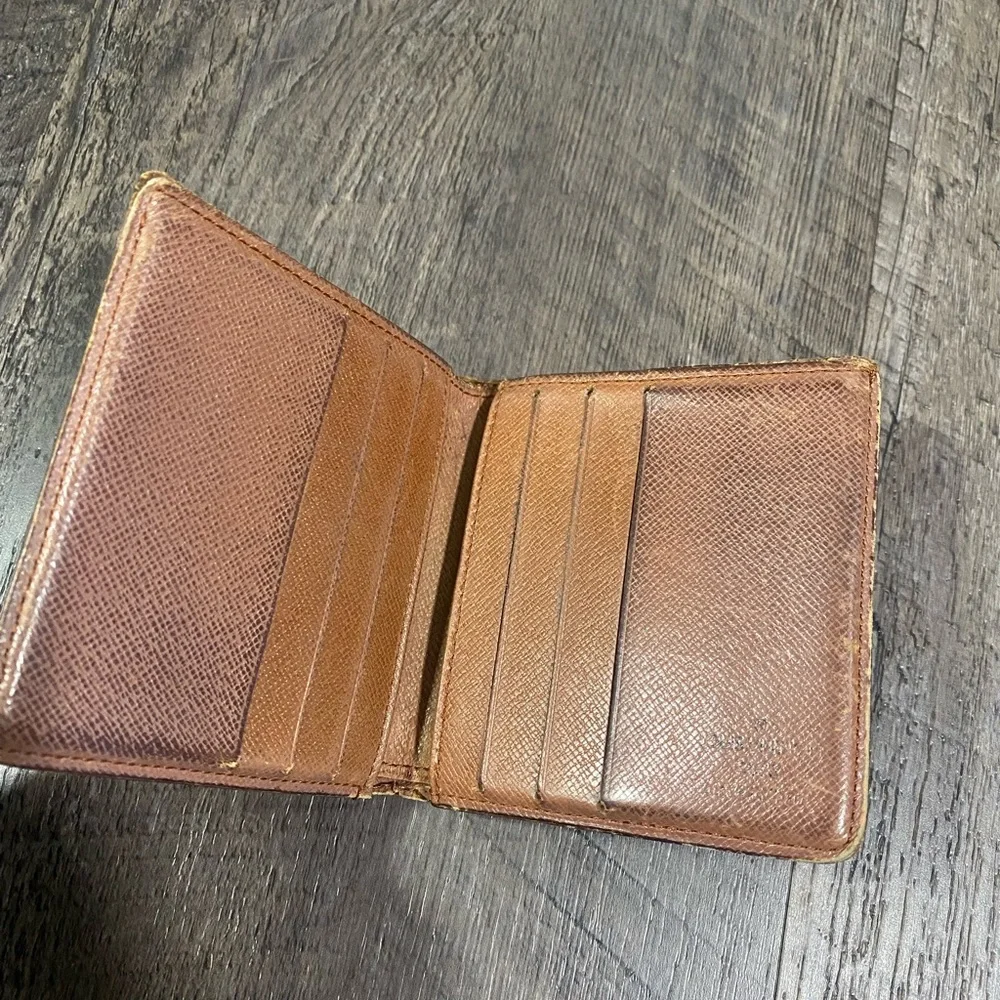 LOUIS VUITTON Mens Bi-Fold Wallet